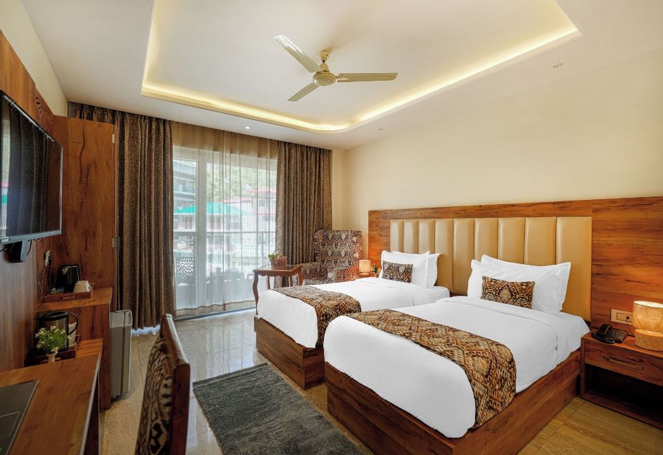 豪华双床间 - 带阳台和山景