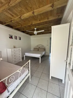 F3 Villa Mamour Bord de Mer Case Pilote فنادق في 