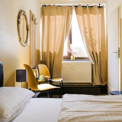 Comfort Queen Room Hammerbrook Hostel Promo Code