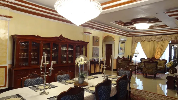 The Executive Villa Inn & Suites 食事・レストラン