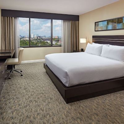 Standard King Room with Shower Hilton Houston Plaza/Medical Center Promo Code