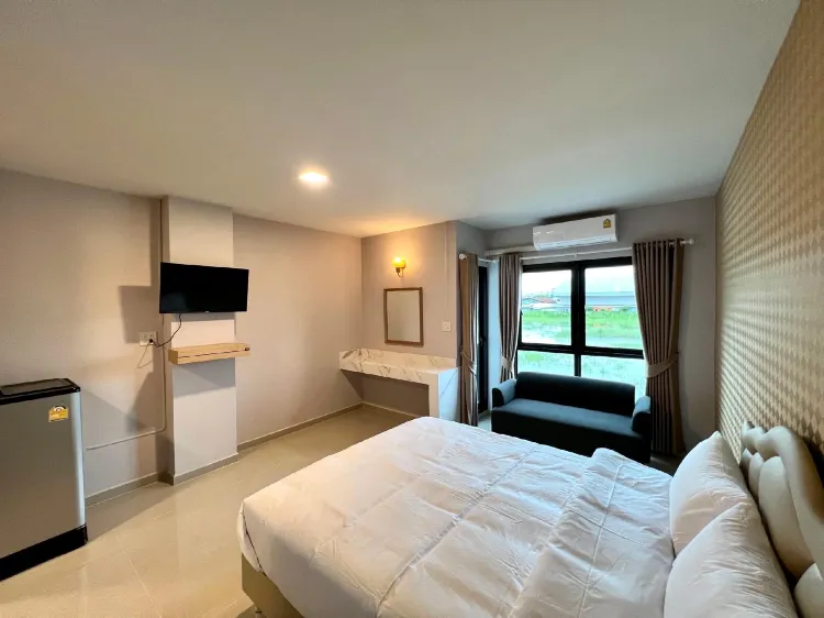 Standard-1 Bed Queen Non-Smoking