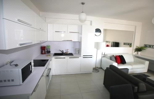 White Residence Luxury ApartmentsPremier One Bedroom Apartment With Terrace And Sea View