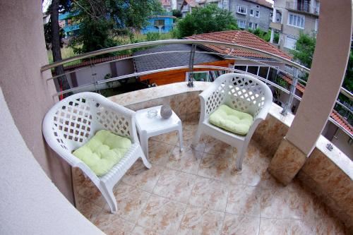 带露台一室公寓