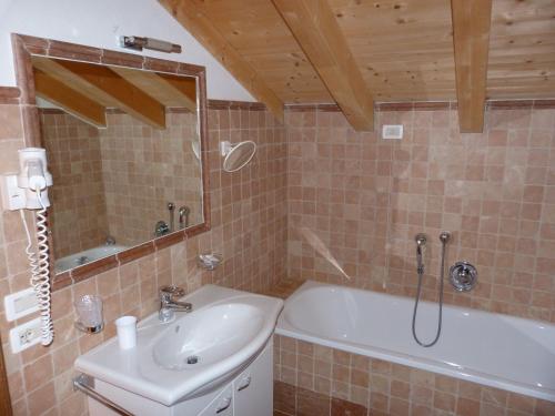 高级双人间或双床间带停车场