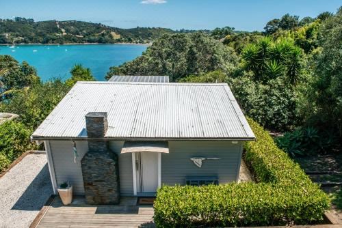 Bach on Burrell One-Bedroom House