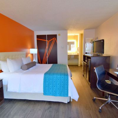 King Room With Pool Side-Non-Smoking Howard Johnson by Wyndham Ocala FL Promo Code