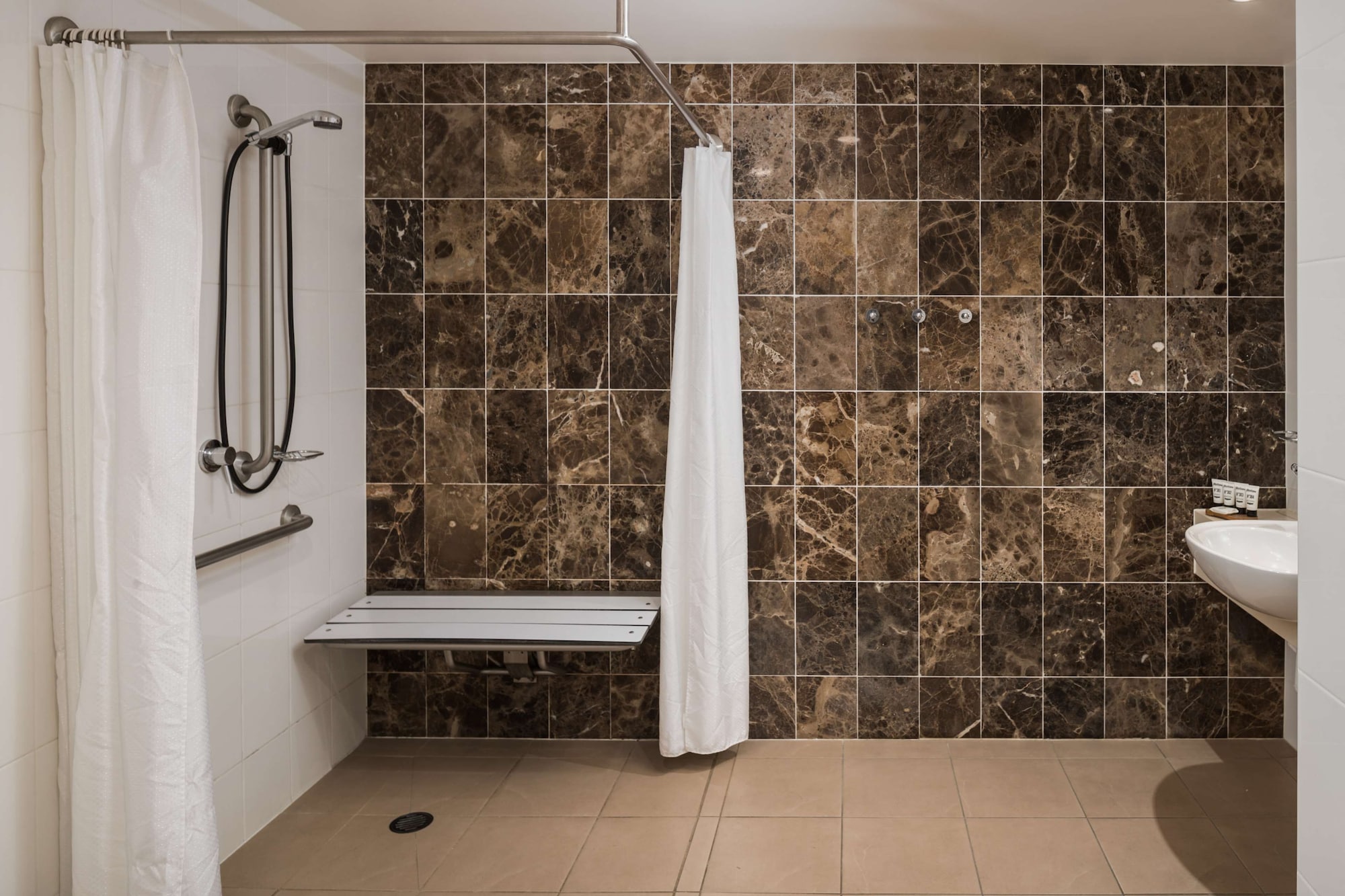 Rydges Mount Panorama Bathurst, an EVT hotelAccessible Room