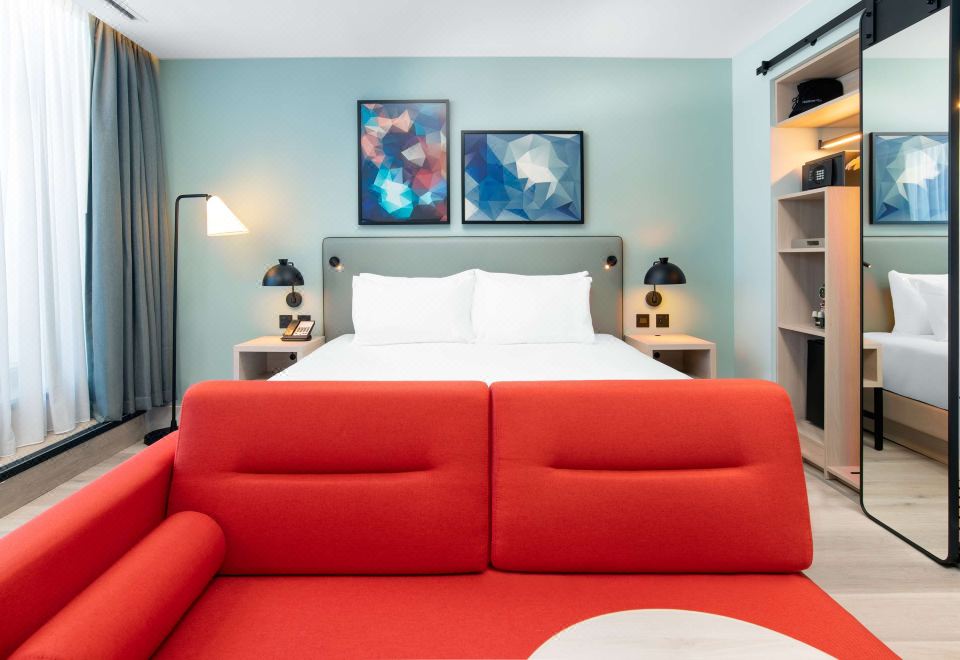 Hyatt Place London City EastPremium King Room With Balcony