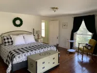 The Manse at Warm Springs - 5 bdrm, pet friendly, 1 mi from Warm Springs Pools