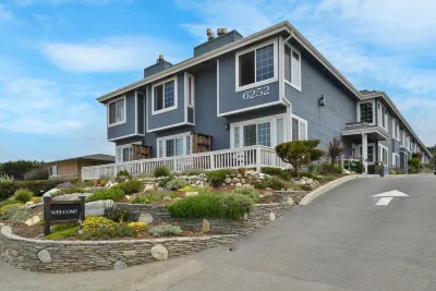 Sand Pebbles Inn Hotels in 