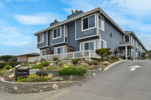 Sand Pebbles Inn