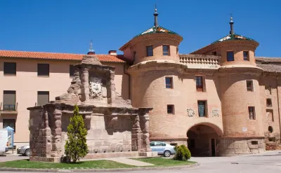 Hotel Balneario de La Virgen Отели в г. 