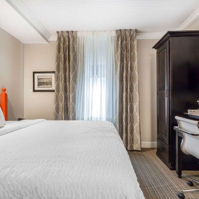 Deluxe King Room The Aurora Inn Promo Code