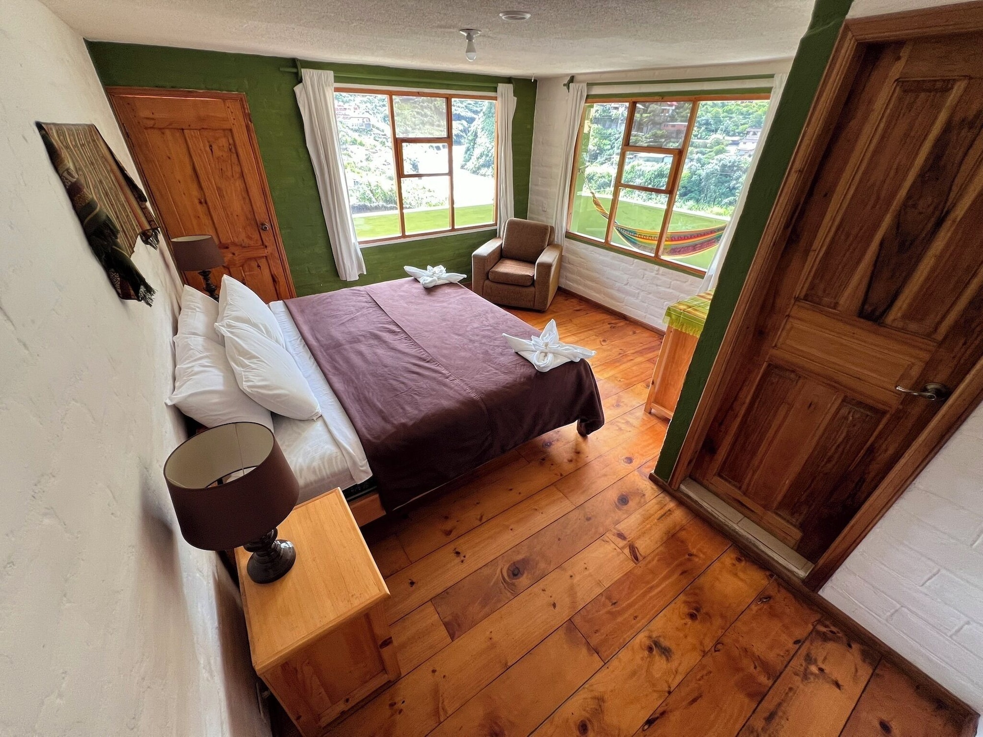 山景豪华特大床间 - 带阳台