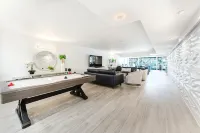 Boca Waterfront • Watch the Boats • Pool & Gym