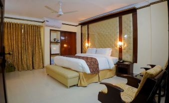 Indus Hotel - Housity