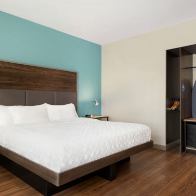 Guest Room With 1 King Bed, Roll-in Shower-Mobility/Hearing Accessible Tru by Hilton Sandusky, Oh Promo Code
