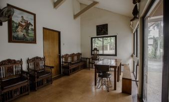 Sierra Traveller’s Inn Holy Spirit - Housity