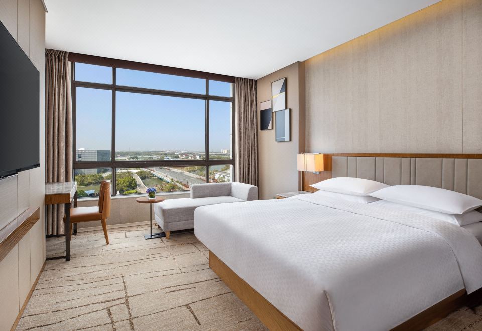 Four Points by Sheraton Shanghai KangqiaoPremier Queen Room