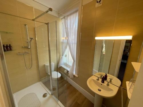 The Captain's Lodge Accommodation Deluxe Double Room With Sea View