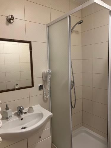 带浴室的双床房