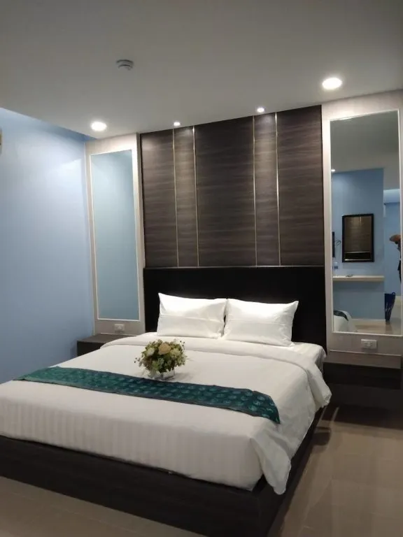 ห้องดีลักซ์ เตียงใหญ่ 1 เตียง