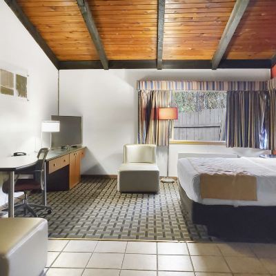 1 Deluxe King Jetted Tub Americas Best Value Inn Hinckley Promo Code