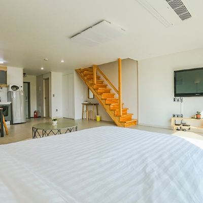 Room 102 (Double And Bed Room) 제주 협재블리스펜션 쿠폰