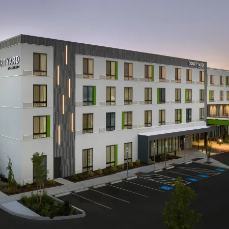 Courtyard Portland East Отели в г. Грешам