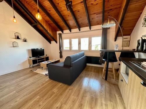 一室房（带沙发）