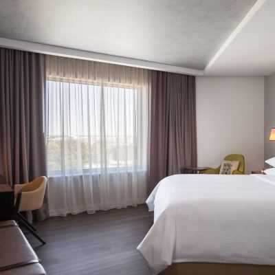 King Suite Renaissance Atlanta Airport Gateway Hotel Promo Code