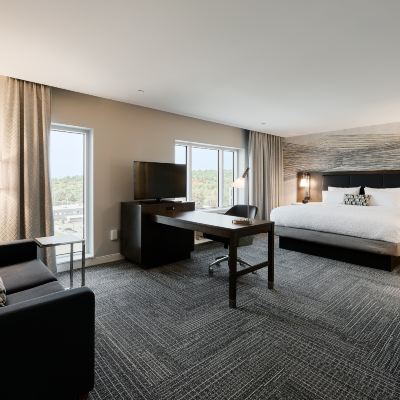 King Studio Suite High Floor Hampton Inn & Suites by Hilton Quebec City /Saint-Romuald Promo Code