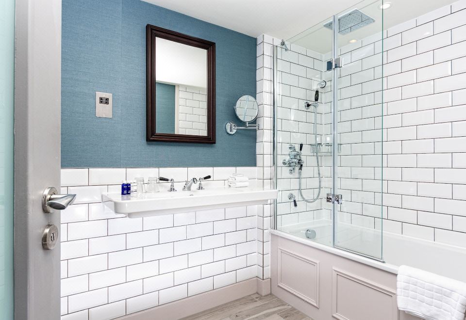 1张特大床高级储备迷你吧