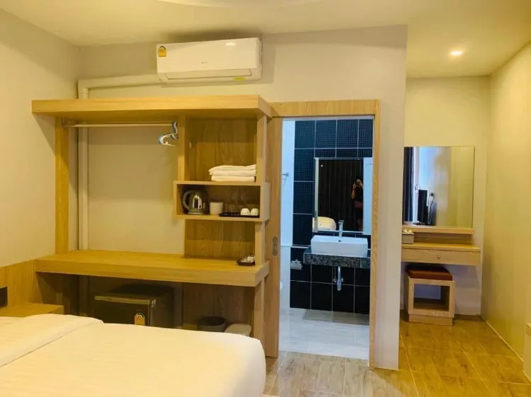 ห้องดีลักซ์ เตียงใหญ่ 1 เตียง