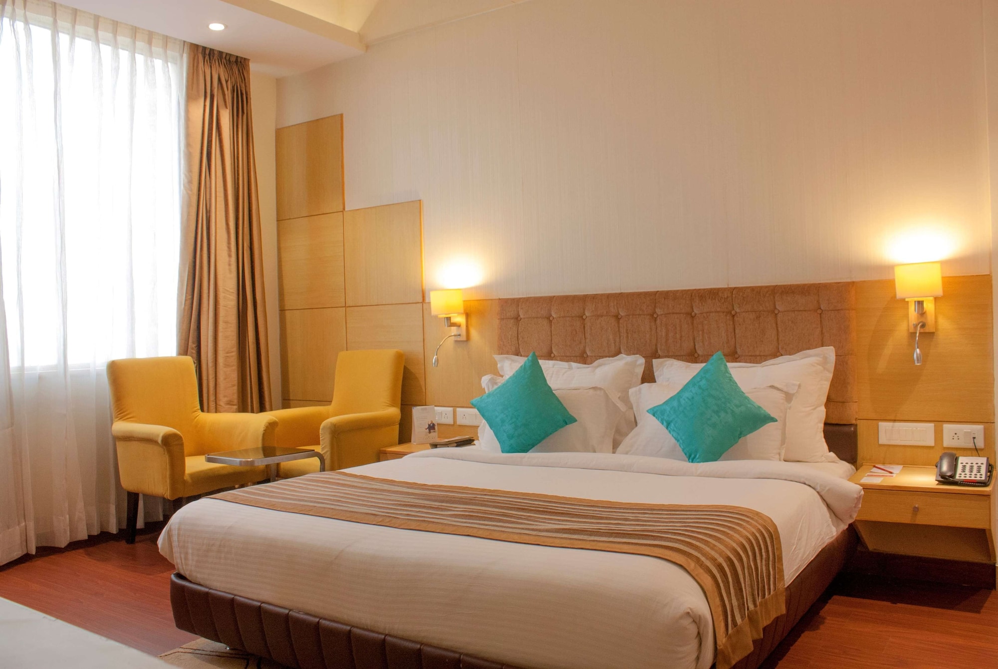 带两张特大号床的套房