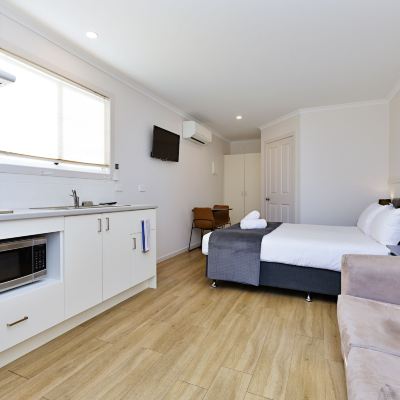 Queen Cabin with Kitchen Gardenview Promo Code