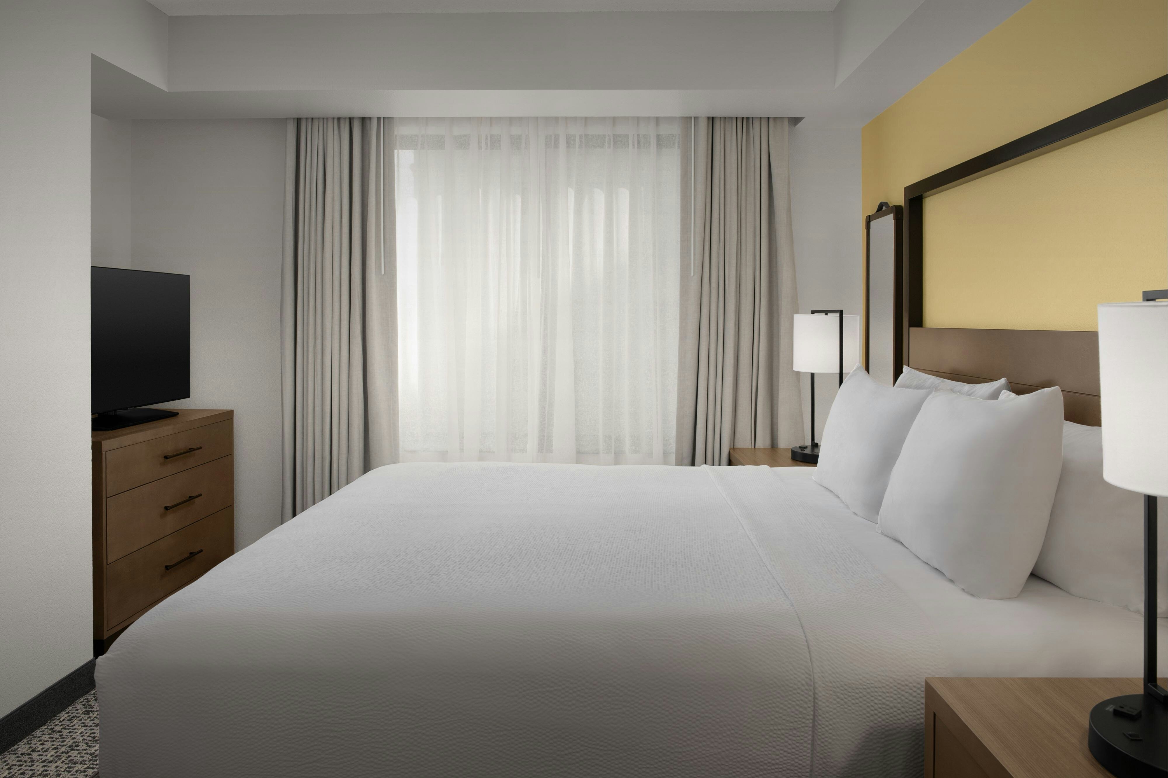 一卧室特大号床套房 - 带梳化床