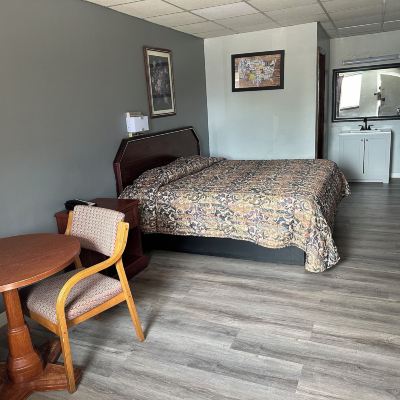Standard Room-Non-Smoking Budget Inn Gadsden Promo Code