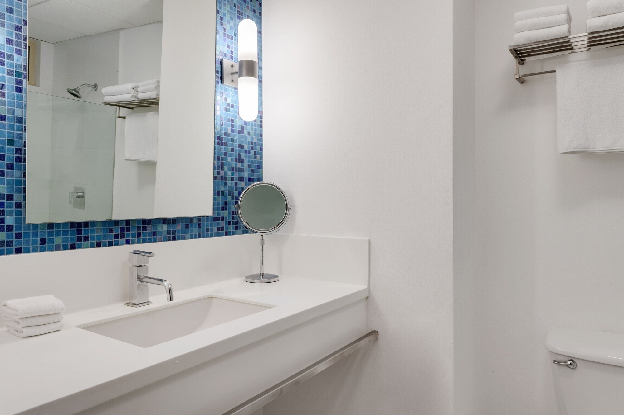 Four Points by Sheraton Monterrey Linda Vista豪华特大床房