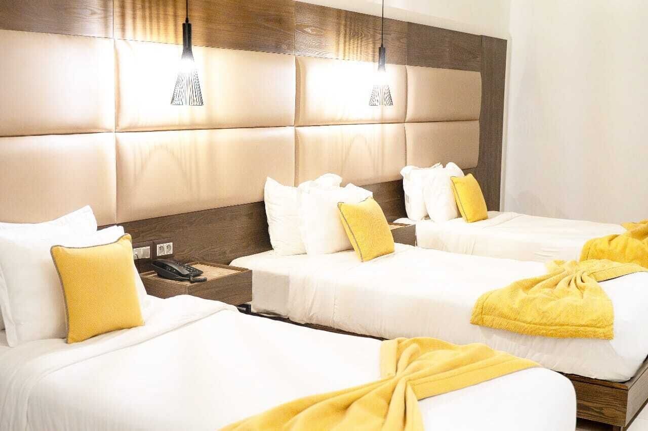 标准四人房， 3 张单人床