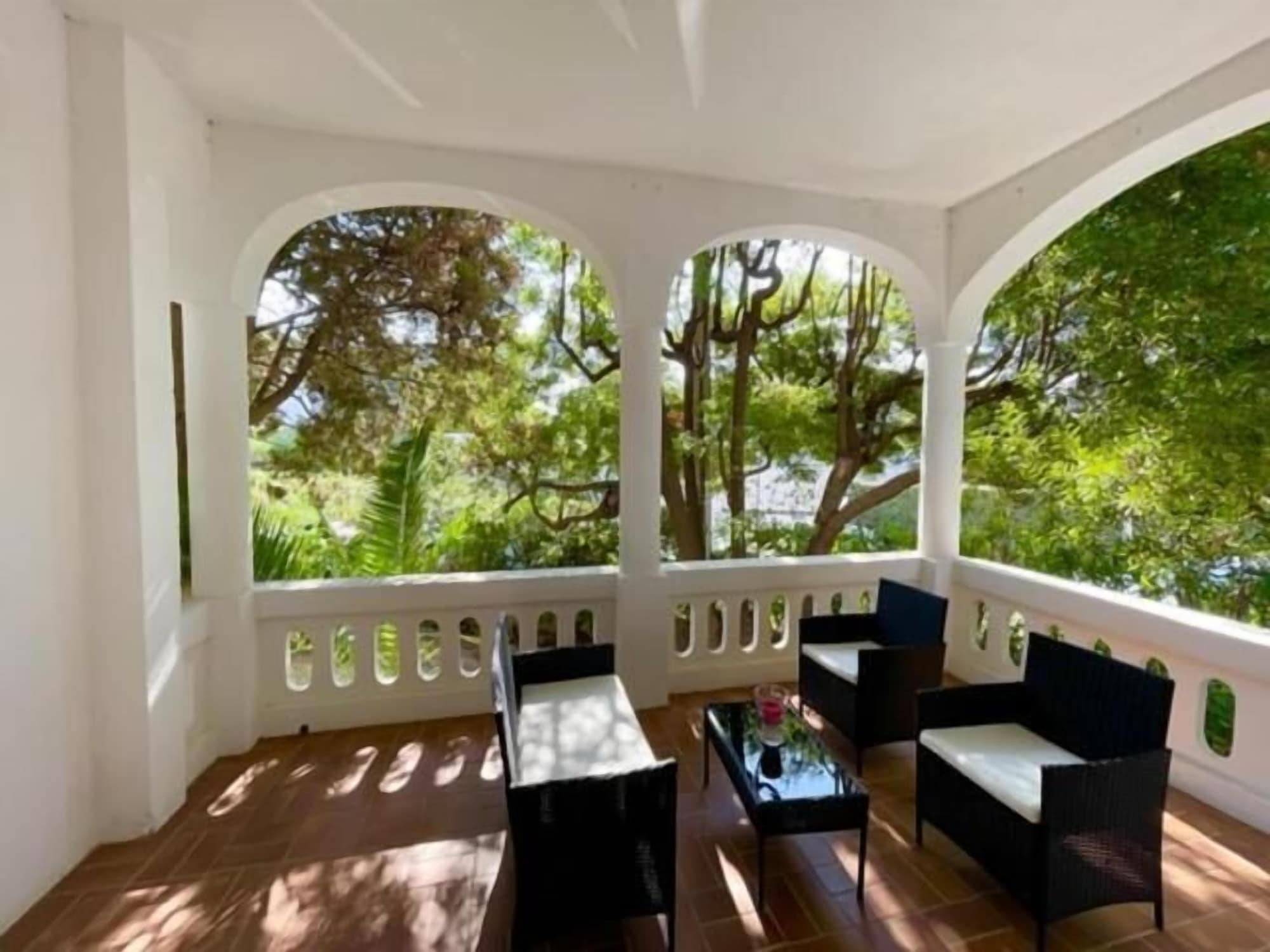 带阳台的小型套房