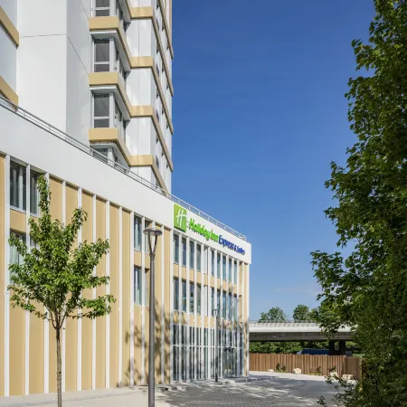 Holiday Inn Express & Suites REIMS - RIVES DE VESLE by IHG Отели в г. Реймс
