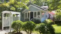 2 blocks to the beach and pet friendly.. Memories are Made Here