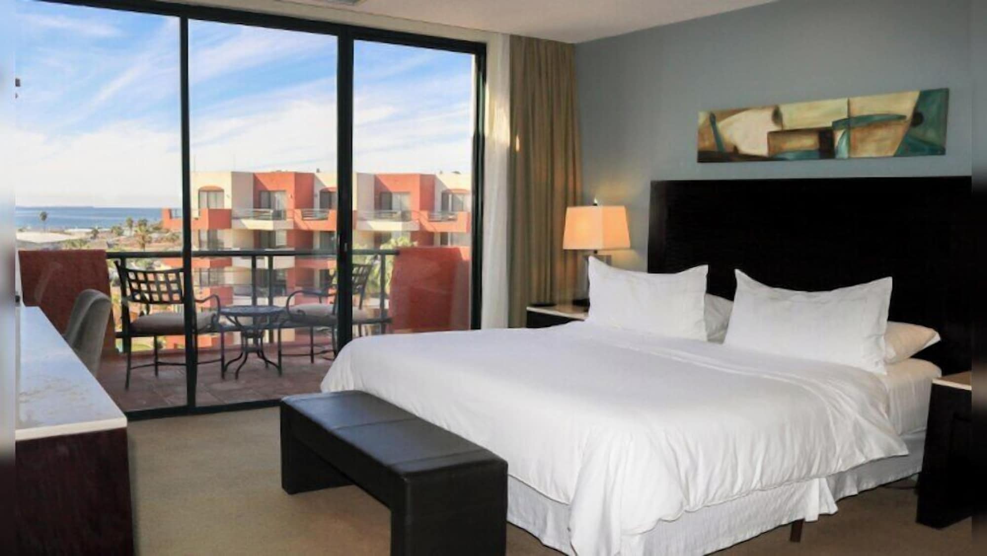 小型客房（1张大床，带阳台，海景）