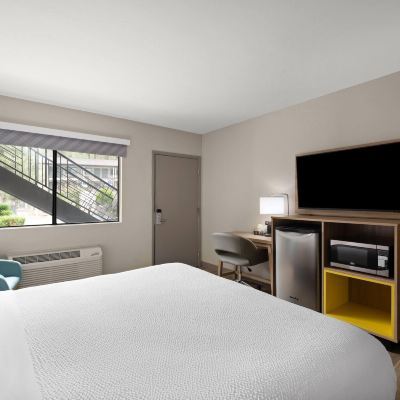 King Room With Mobility Accessible Roll-in Shower-Non-Smoking Days Inn by Wyndham Prescott Promo Code