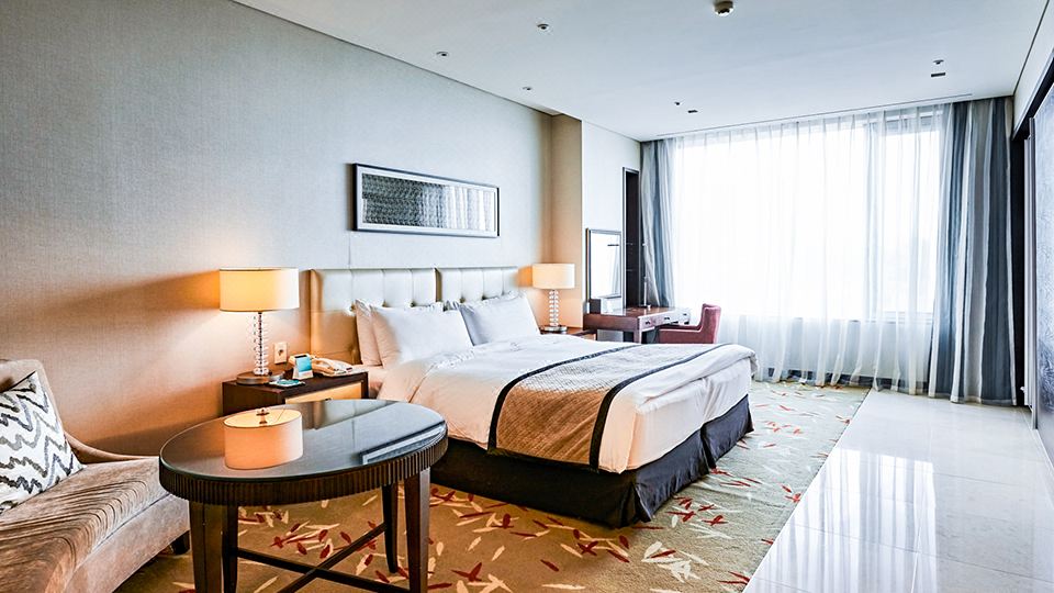 高級特大床一室房