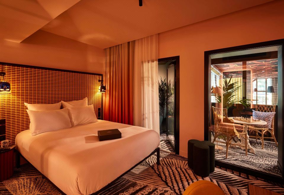 Large Mama Double Bow Window