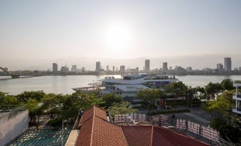 Marinas Penthouse Close to Popular Attractions