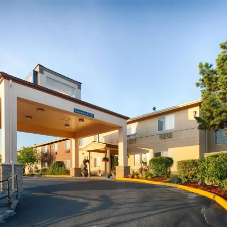 Red Lion Inn & Suites Sequim at Olympic National Park Отели в г. Секим